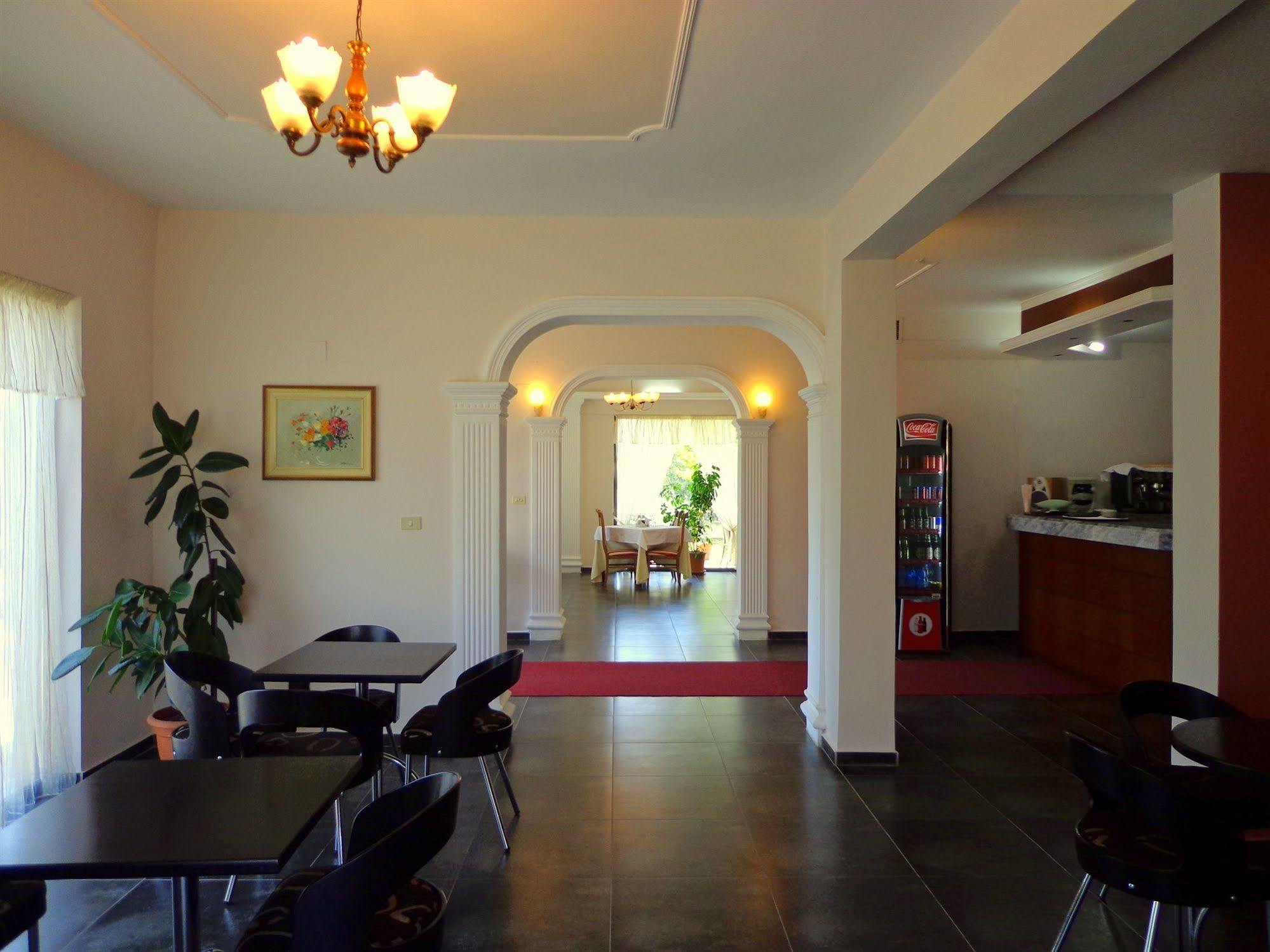 Hotel Viktoria Tirana Mjull-Bethore Interior foto